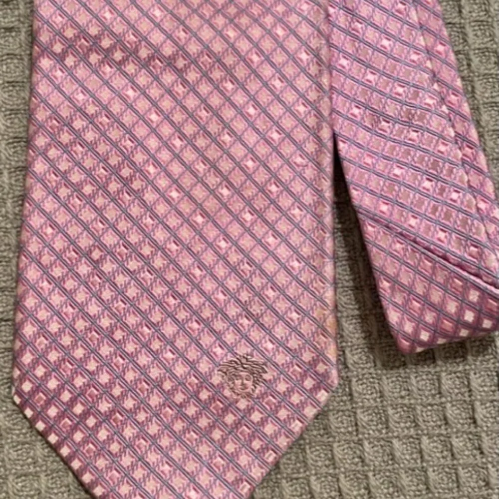 EUC Beautiful Versace Pink diamond silk tie Italy Red lining - Picture 7 of 8